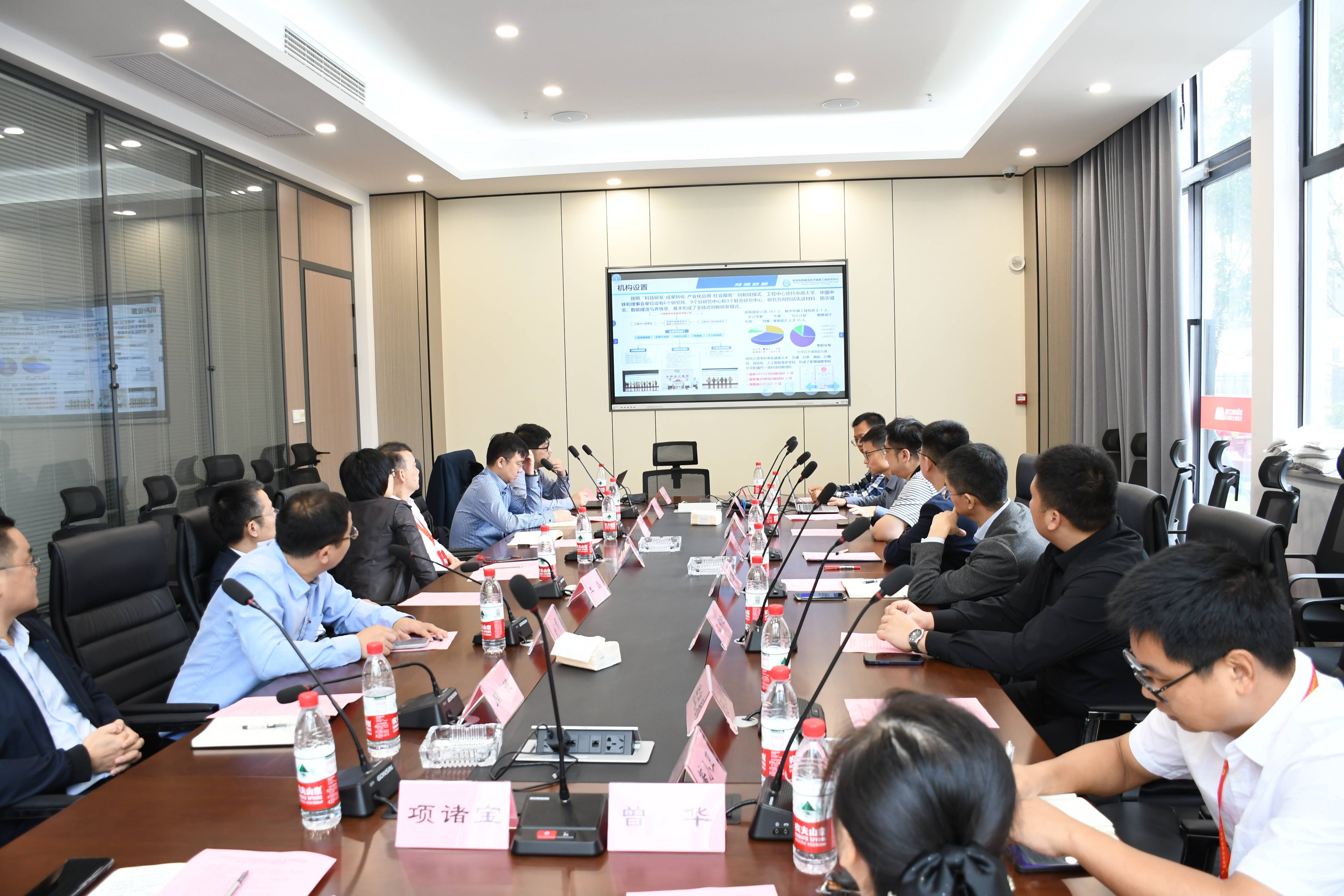 Nhóm khảo sát của Hiệp hội Kiểm tra và Kiểm định Trung Quốc đã thăm quan và nghiên cứu Công ty Công nghệ Tàu cao tốc.