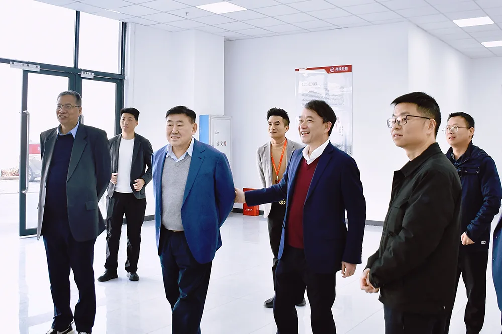 Viện sĩ Trung Quốc Zhou Xuhong đến thăm và hướng dẫn công việc cho Tổng công ty Công nghệ Tàu cao tốc